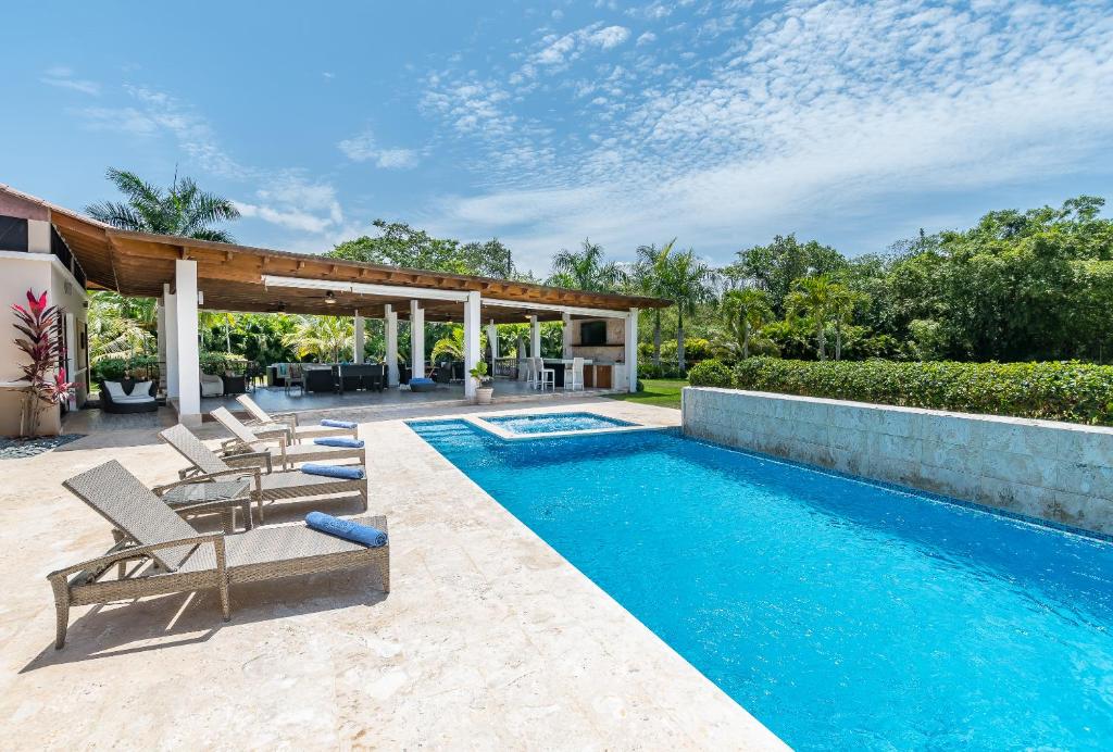 Stunning Villa with Private Pool and Jacuzzi in Casa de Campo photo 4