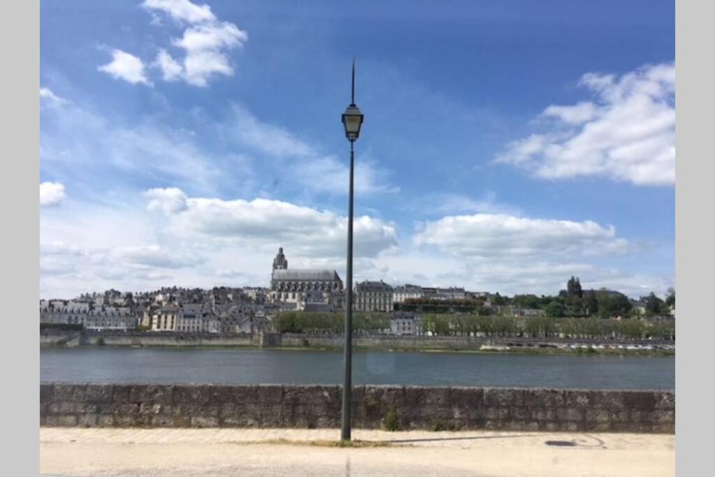 Elégance Art Déco en bord de Loire (Elegance Art Deco en bord de Loire) - Thumbnail image