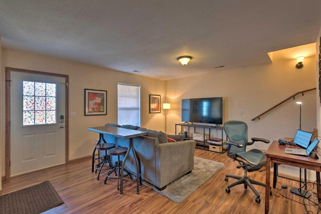 Cozy Cedar Rapids Pad - 2 Blocks to Mercy Care! photo 2