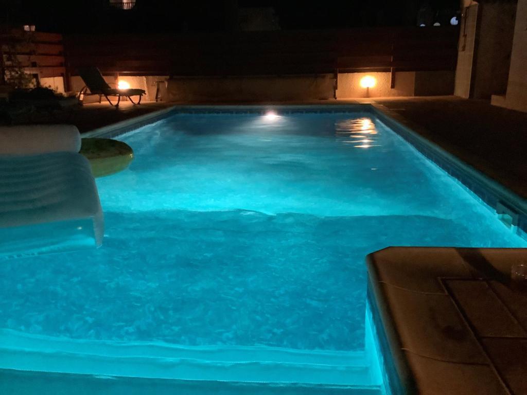 Quality Workation Villa with Pool in Superb Location in Paphos photo 2