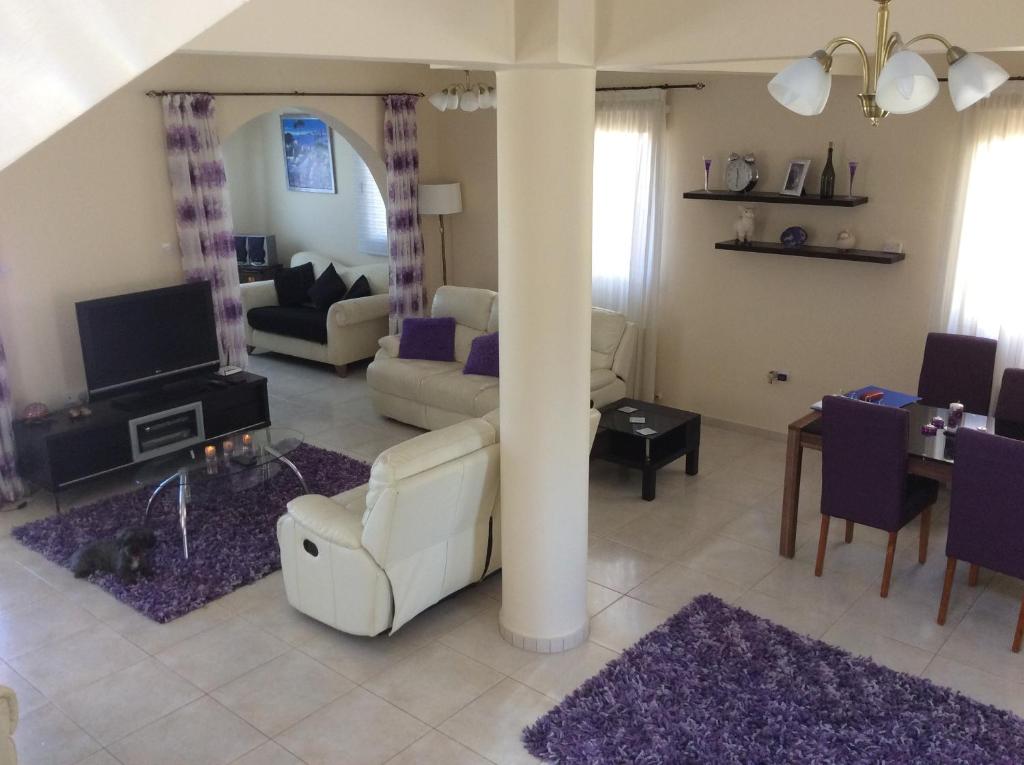 Quality Workation Villa with Pool in Superb Location in Paphos photo 3