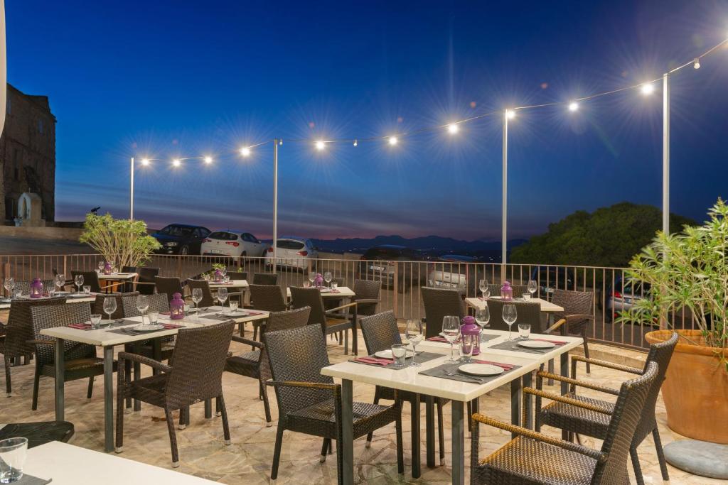 Petit Hotel Hostatgeria Sant Salvador photo 4