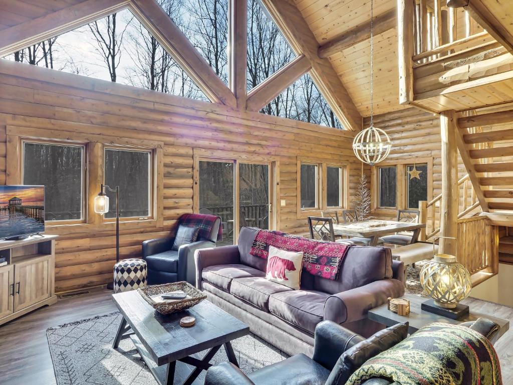 832 Mountain Cabin photo 2