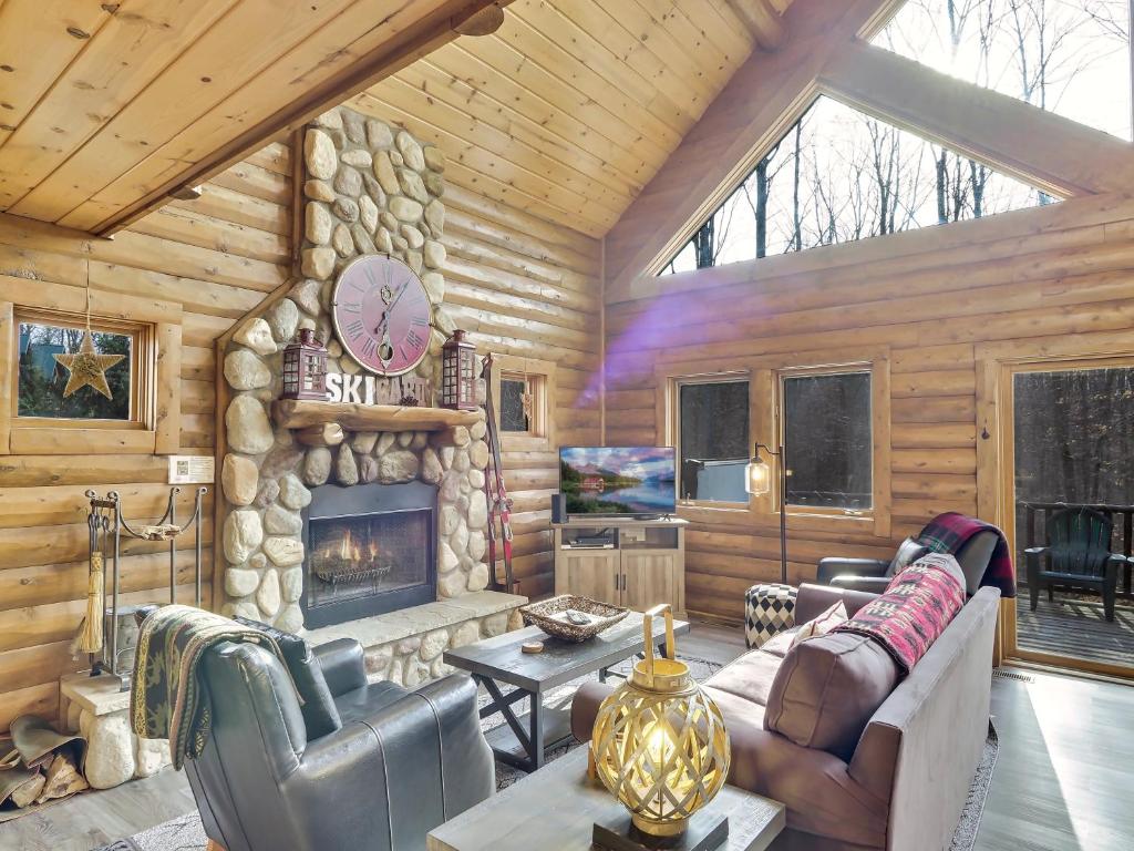 832 Mountain Cabin photo 3