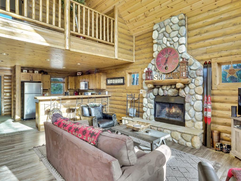 832 Mountain Cabin photo 4