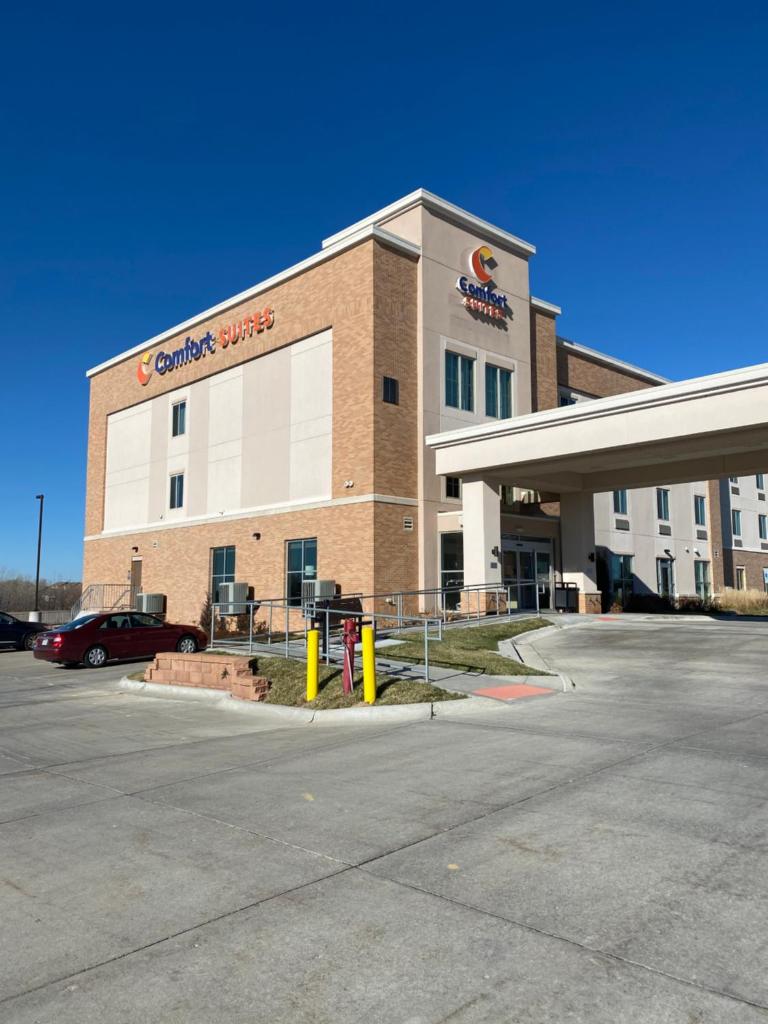 Comfort Suites West Omaha image