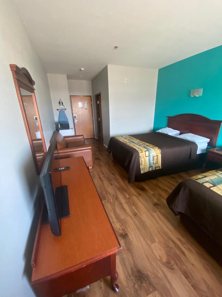 Tropicana Inn and Suites photo 3