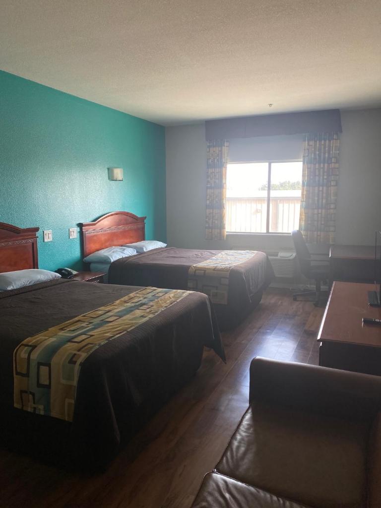 Tropicana Inn and Suites photo 2