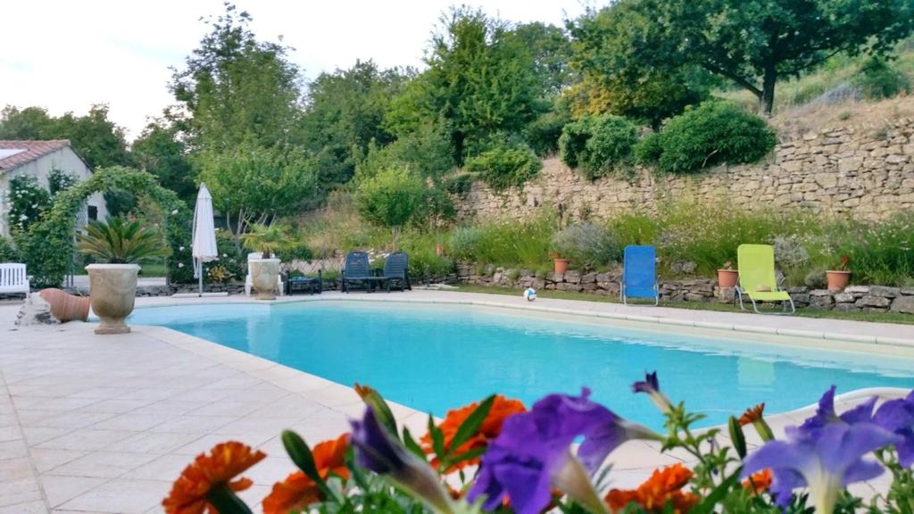 Villa de 4 chambres avec piscine privee jardin amenage et wifi a Malaucene photo 4