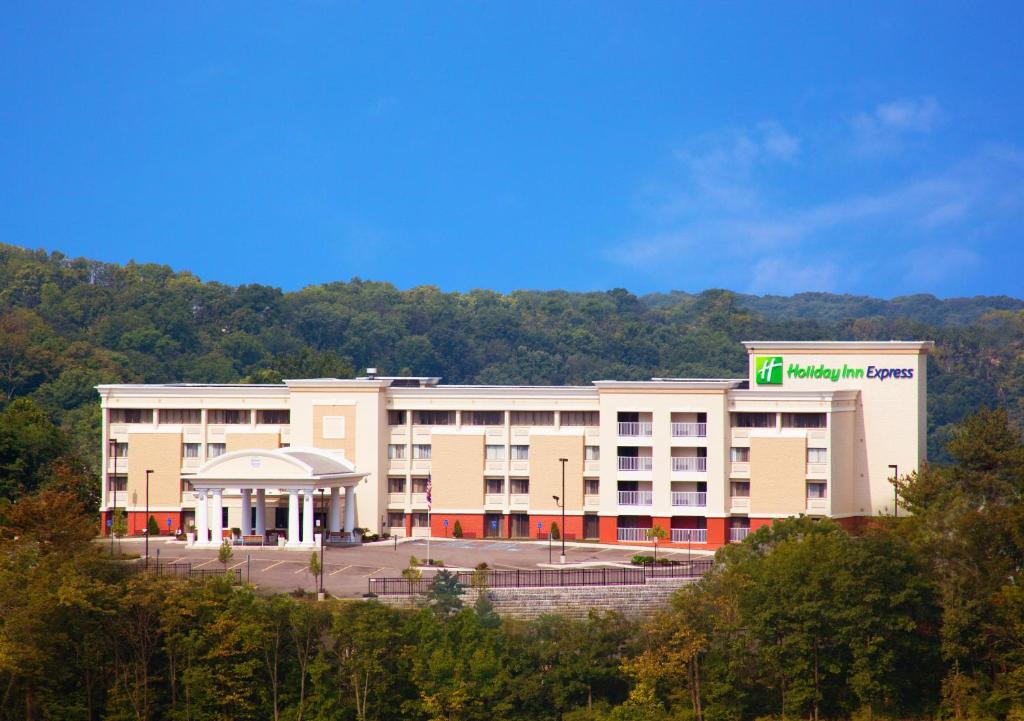 Holiday Inn Express West Cincinnati, an IHG Hotel image
