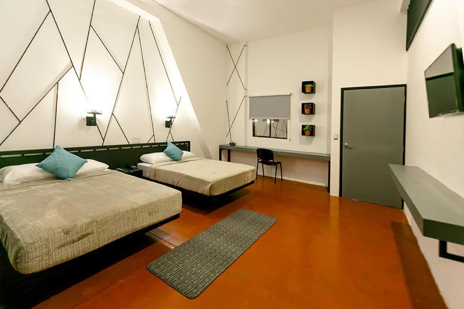 D' LA TORRE HOTEL photo 4