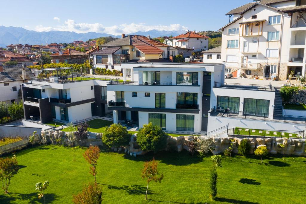 GRAFFIT Luxury houses photo 1