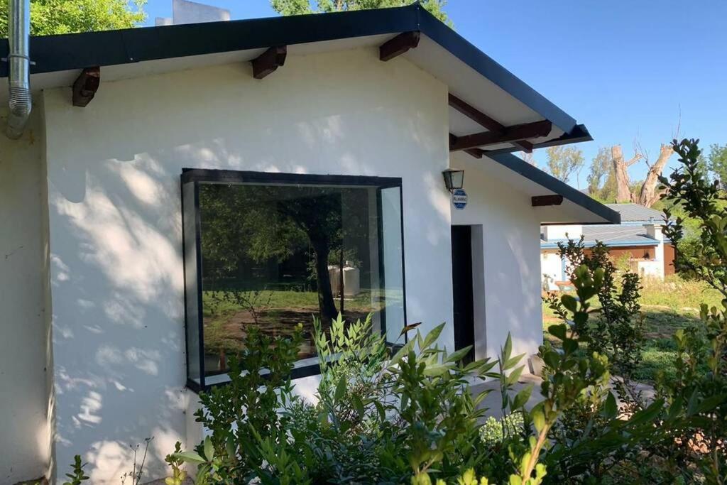 CASA ENTERA CON PARQUE Y PILETA PRIVADOS photo 1