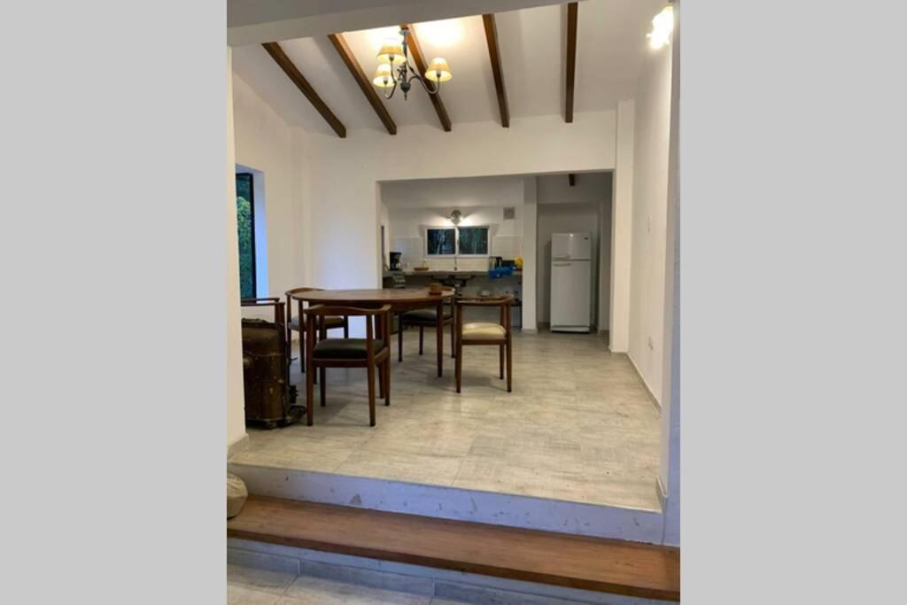 CASA ENTERA CON PARQUE Y PILETA PRIVADOS photo 2
