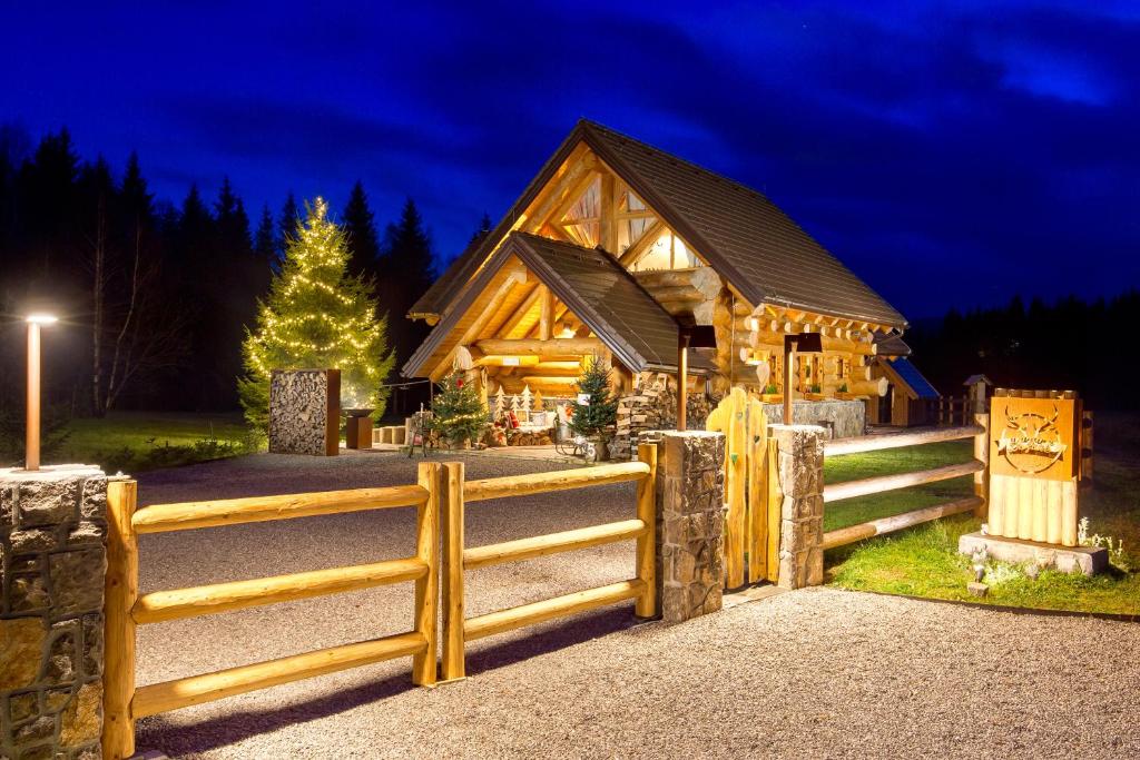 KRALJICA ŠUME - Divjake Log Home photo 2