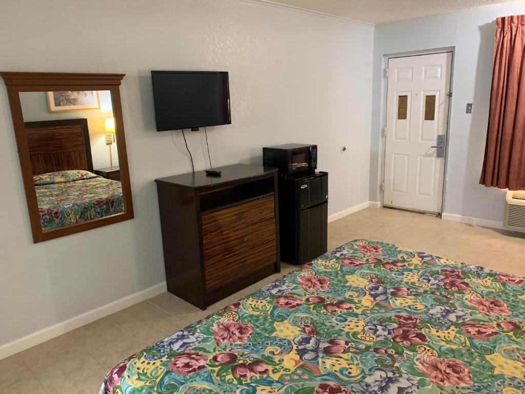 Executive Inn Mercedes Weslaco image