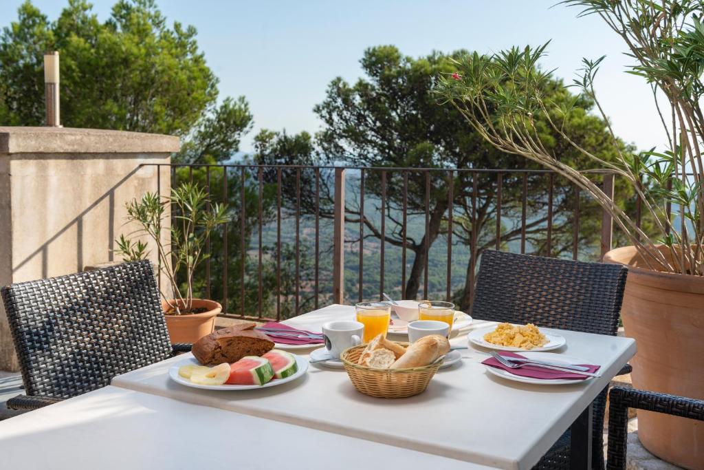 Petit Hotel Hostatgeria Sant Salvador photo 3