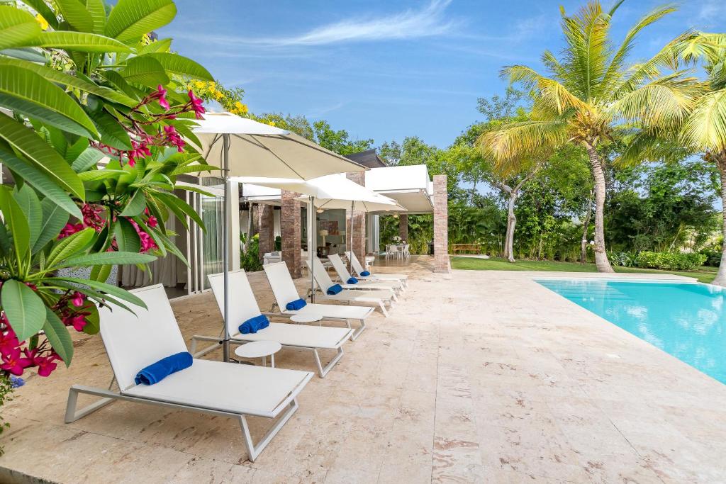 Unbelievable Villa with Pool - Perfect Family Vacay photo 1