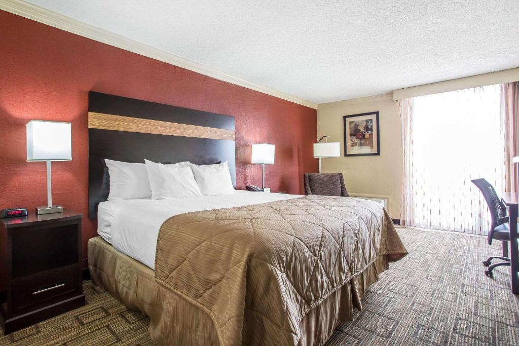 Clarion Hotel Fort Mill Near Amusement Park image