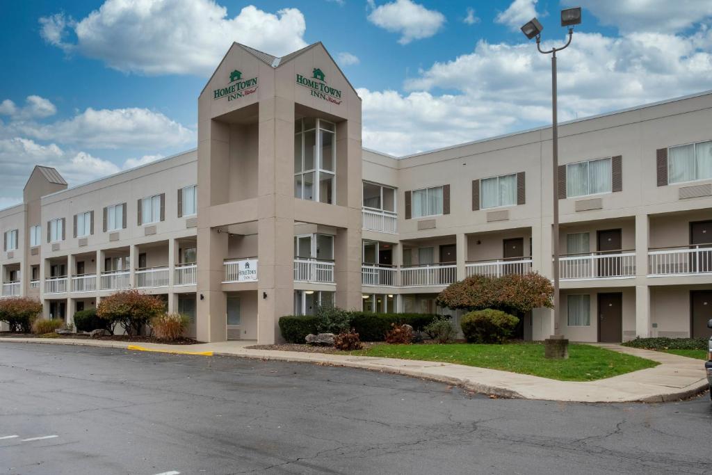 HomeTown Inn by Red Roof East Syracuse image