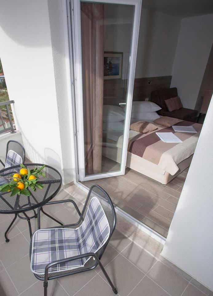 HOTEL IVANDO - MASLINA photo 2