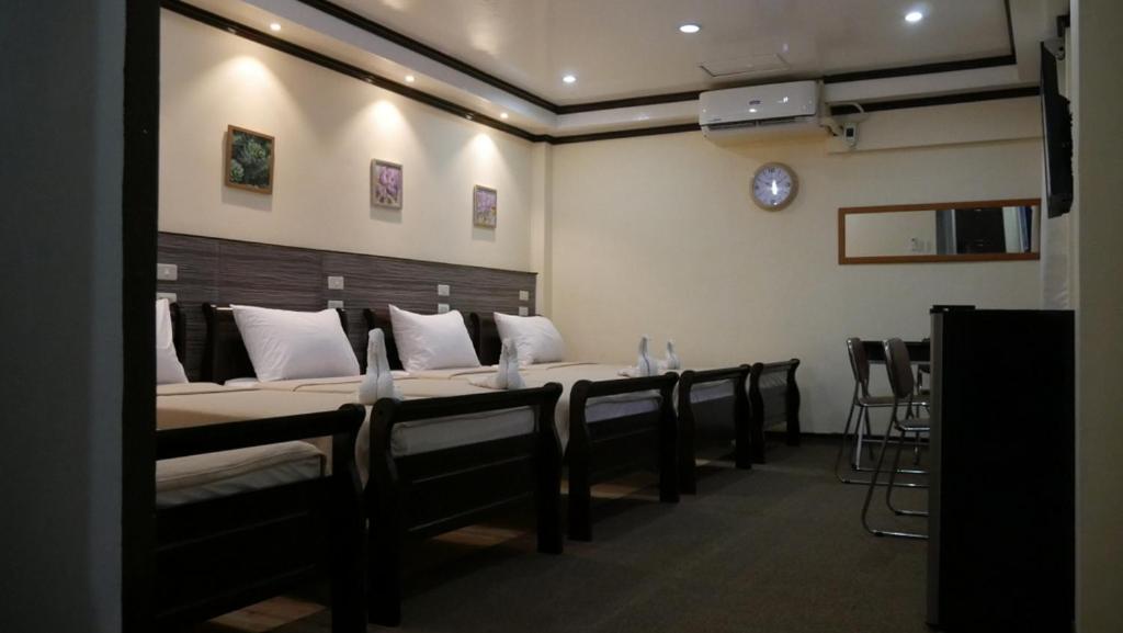 Студио (Семейный номер-студио), Amax Inn Makati