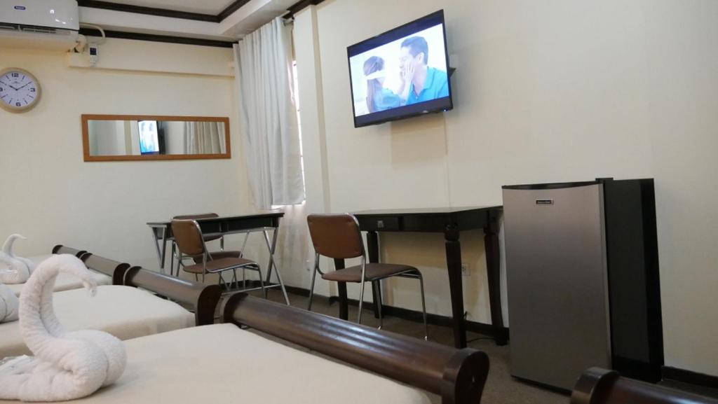 Студио (Семейный номер-студио), Amax Inn Makati