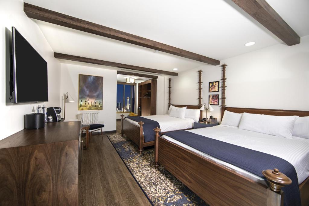 Четырехместный (Tower Premium Room 2 Queens South View), El Cortez Hotel & Casino