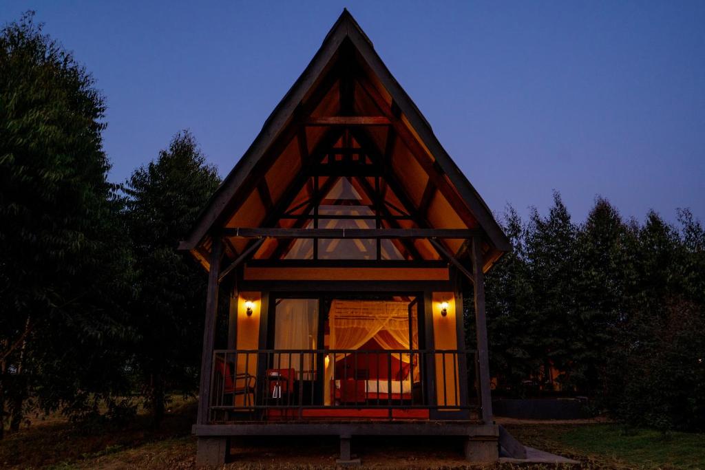 Shamba lodge cabins photo 4