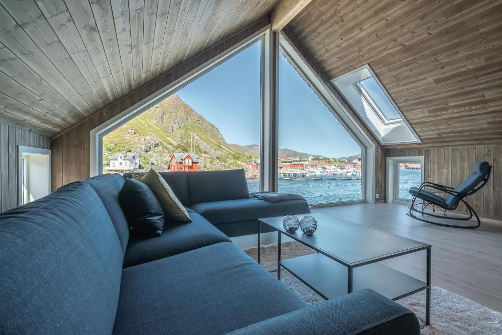 Seafront new cabin in Lofoten photo 2