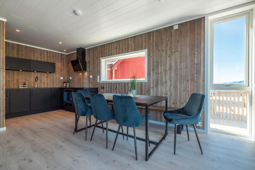 Seafront new cabin in Lofoten photo 3