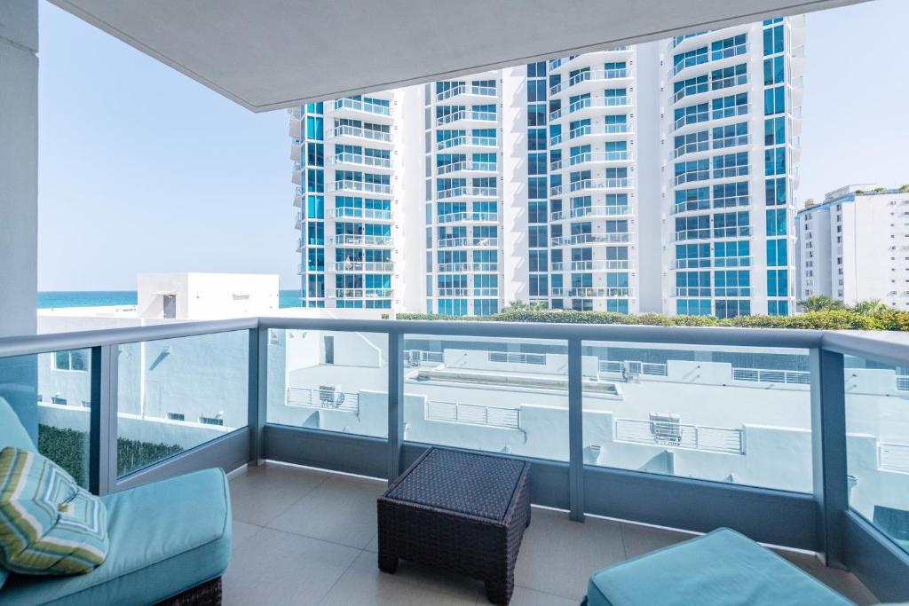 Апартаменты (Апартаменты с 1 спальней — Частичный вид на океан), Bluebird Suites Monte Carlo Miami Beach