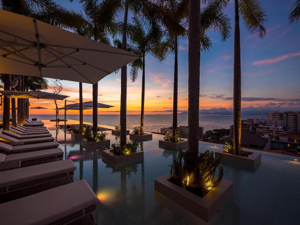 PIER 57 - 610 2 BR & Best Sunset Rooftop in PV photo 1