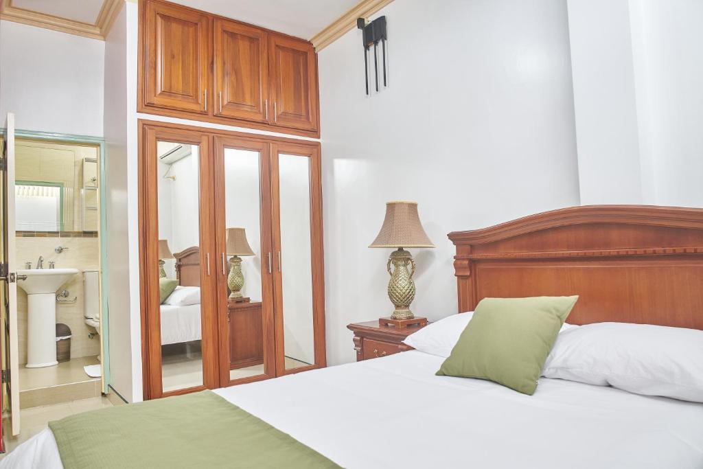 DEPARTAMENTOS MARCECILIA DE 2 y 3 HABITACIONES EN EL CENTRO DE MANTA