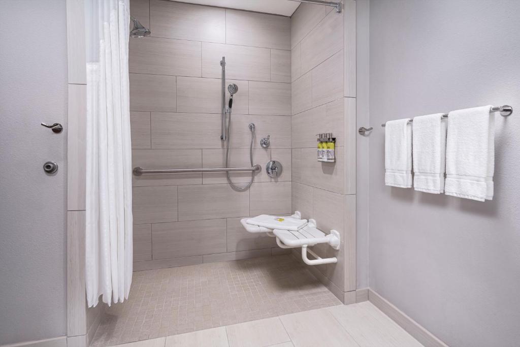 Holiday Inn Express & Suites - Odessa I-20, an IHG Hotel photo 2