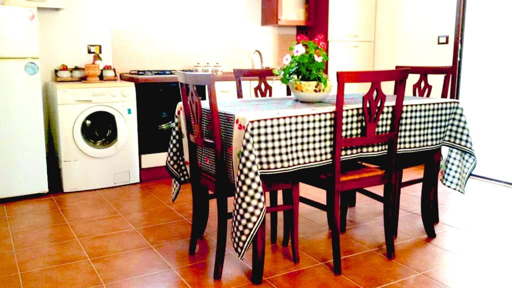 One bedroom chalet with city view enclosed garden and wifi at Ballata photo 2