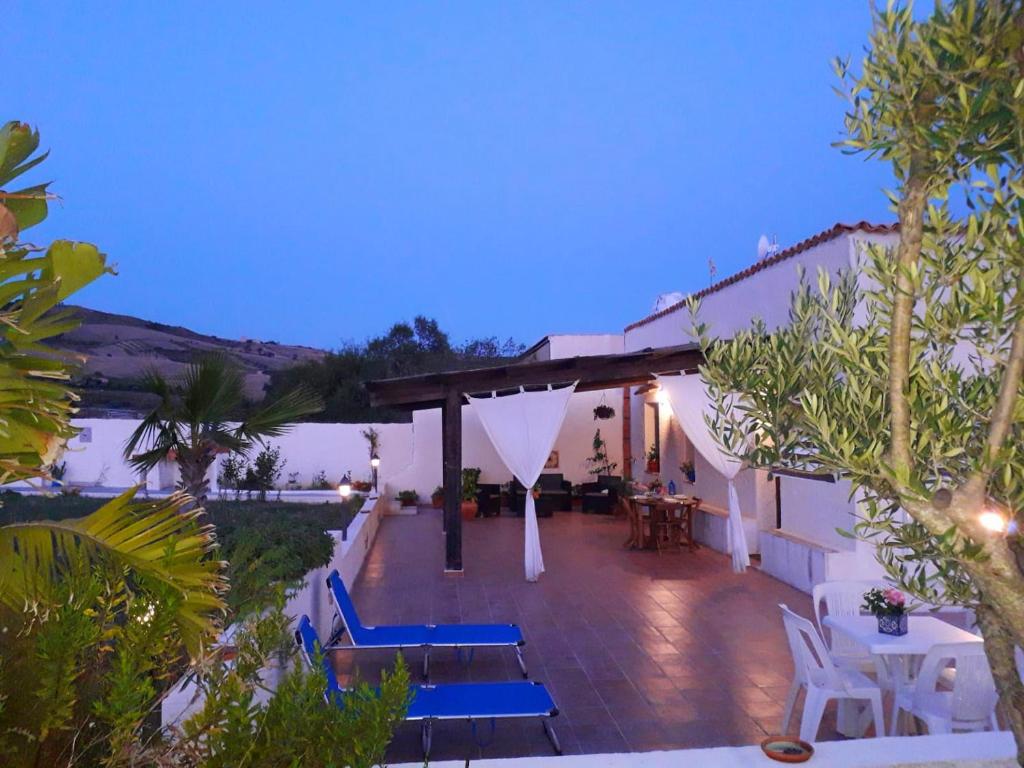 One bedroom chalet with city view enclosed garden and wifi at Ballata photo 4