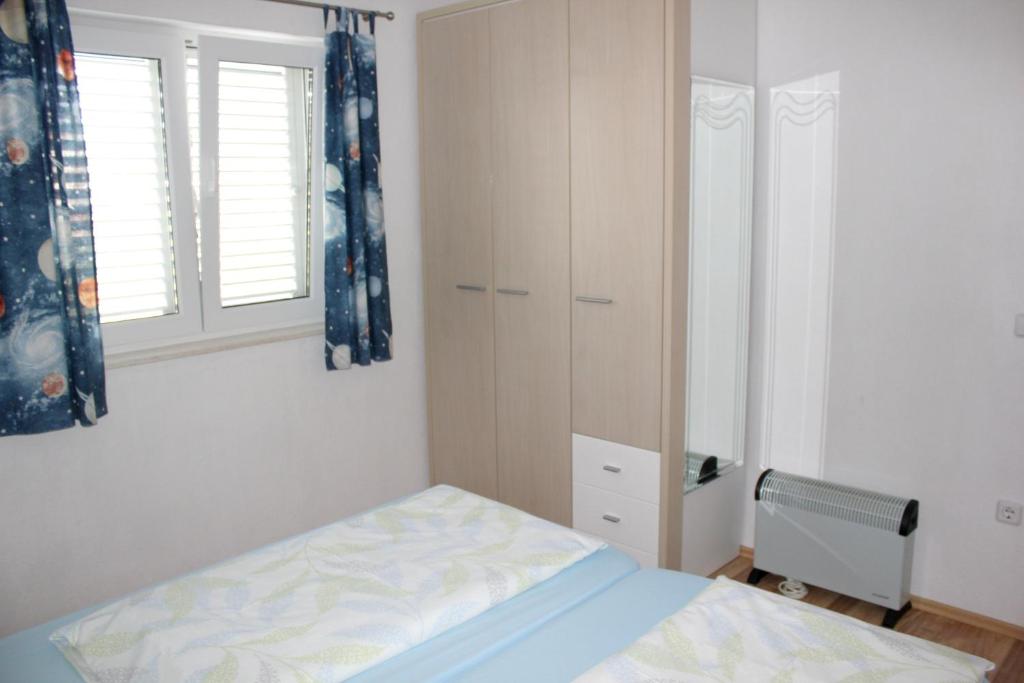 One bedroom appartement at Zecevo Rogoznicko 50 m away from the beach with wifi photo 4