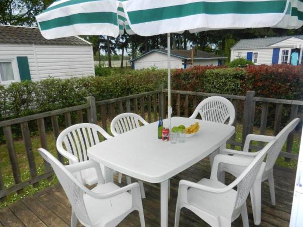 Bungalow de 3 chambres avec piscine partagee et terrasse amenagee a Trogues photo 1