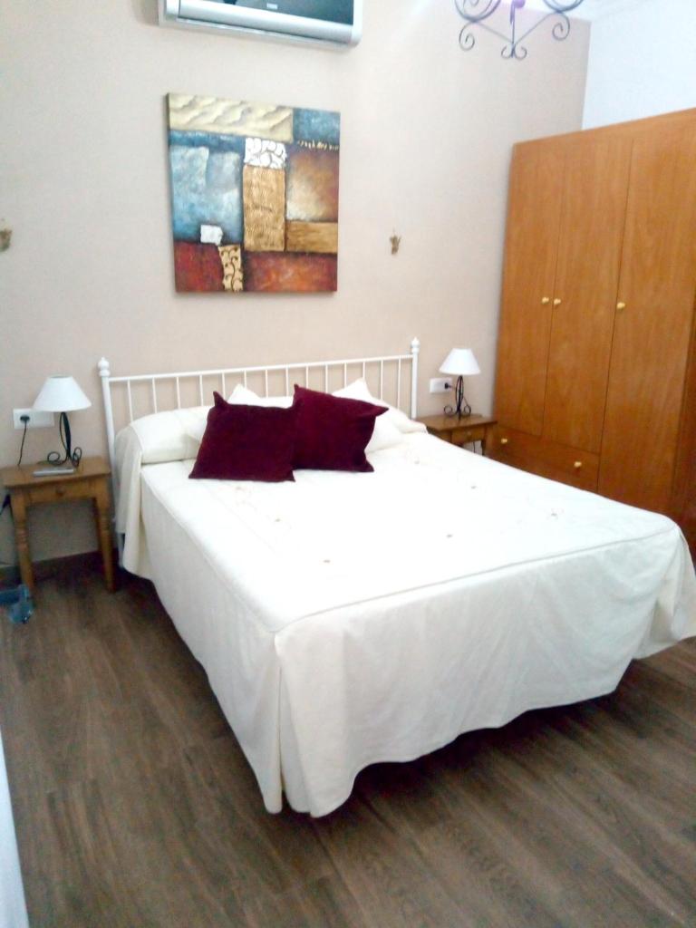 4 bedrooms villa with private pool enclosed garden and wifi at Prado del Rey photo 4
