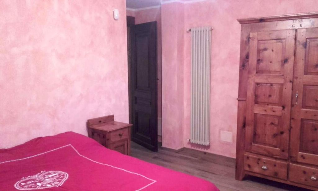 One bedroom chalet with enclosed garden and wifi at Planaz photo 4