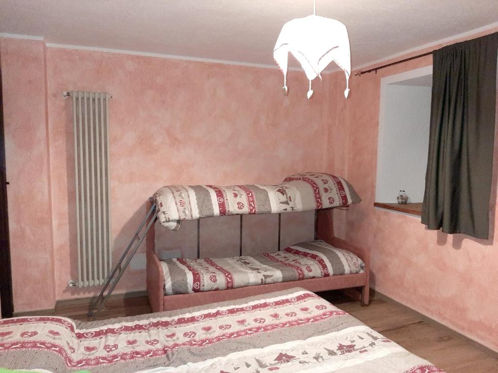 One bedroom chalet with enclosed garden and wifi at Planaz photo 3