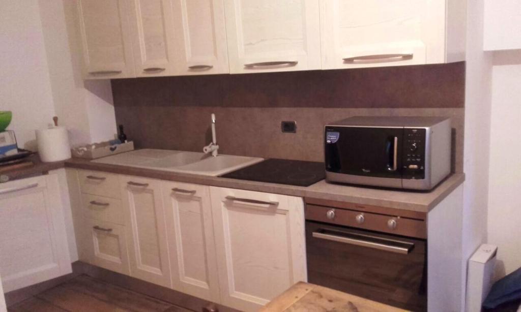 One bedroom chalet with enclosed garden and wifi at Planaz photo 2