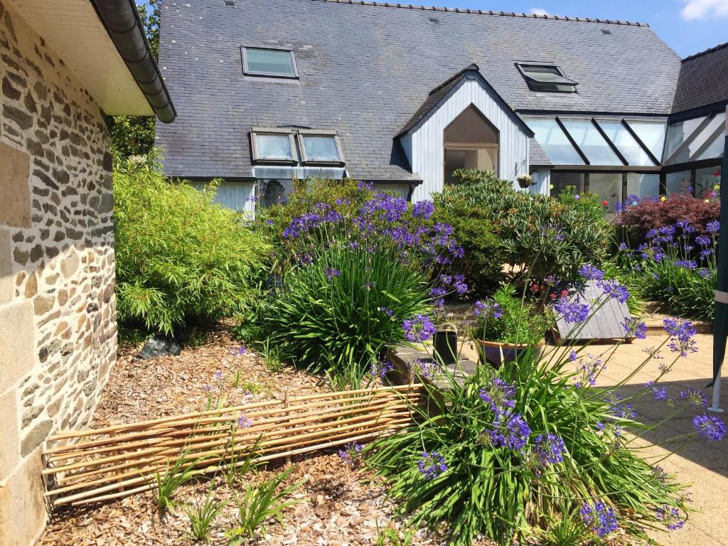 Maison de 5 chambres avec jardin amenage et wifi a Saint Hernin photo 2