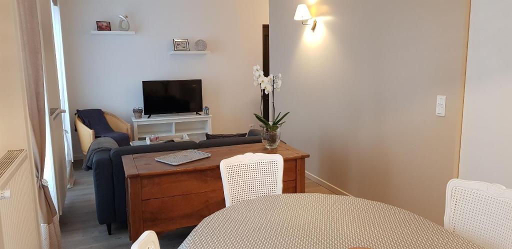 La maison Virginie logements de 1 à 5 pers chaleureux centre, parking, linge, wifi, proximité lac canal piscine photo 1