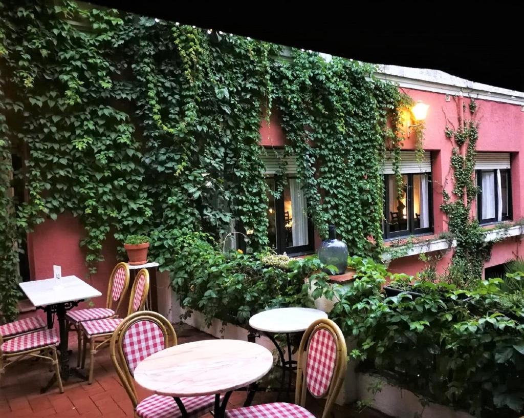 Hostal Montsoliu photo 3
