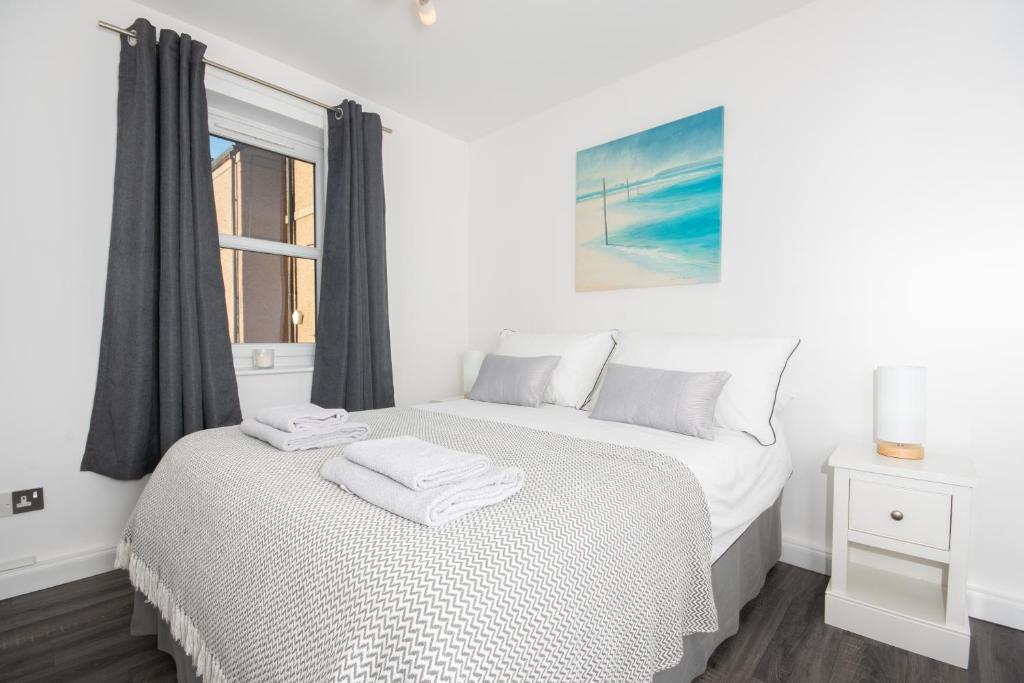 Dwellcome Home Ltd 2 Bed Aberdeen Apartment - see our site for assurance photo 3
