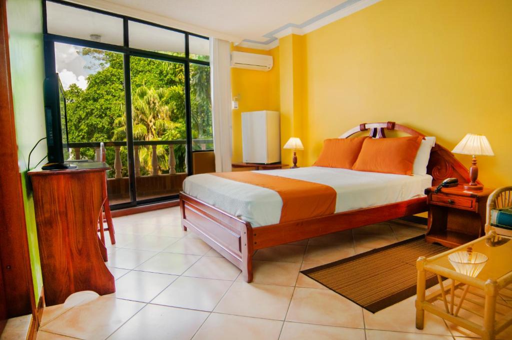 Hotel El Auca photo 1