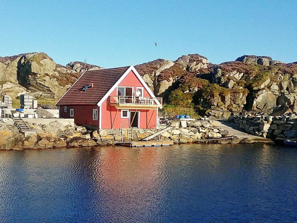 Four-Bedroom Holiday home in Utsira photo 2