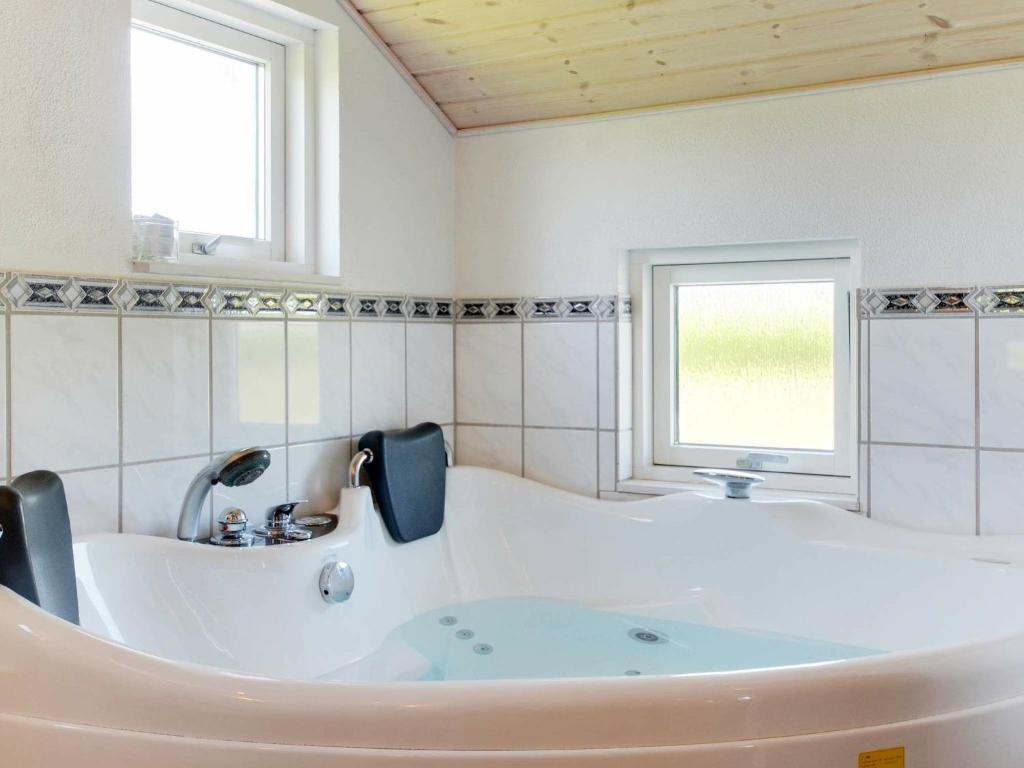 Three-Bedroom Holiday home in Hemmet 52 photo 3